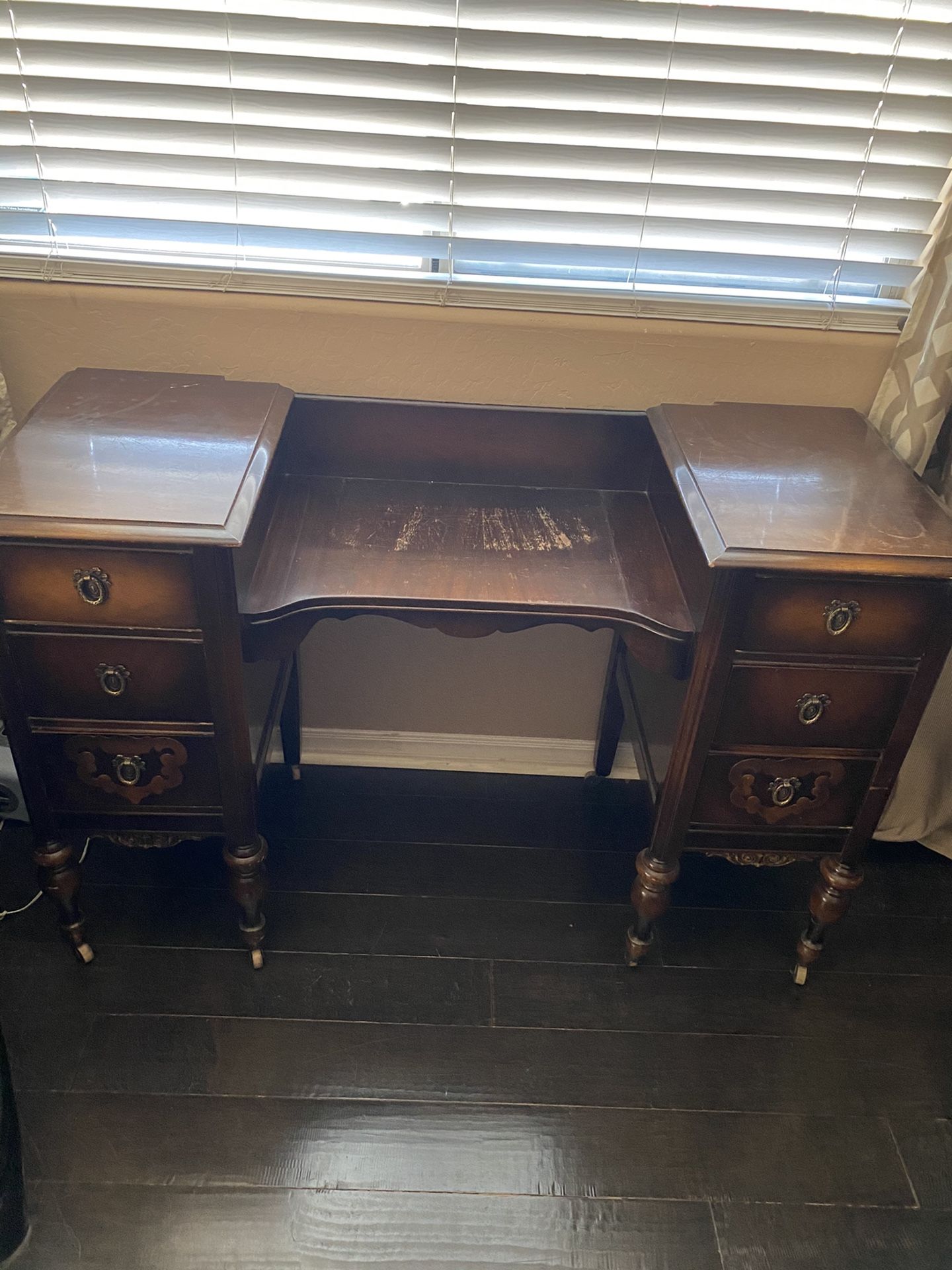 Antique furniture set...SEE DESCRIPTION