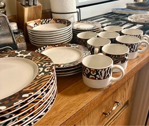 Sakura Kenya Deborah Mallow Stoneware plates/ Dinnerware Set
