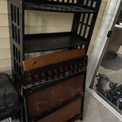 2 Shelves