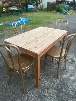 Nice s dining table with 4 chairs ( very good y