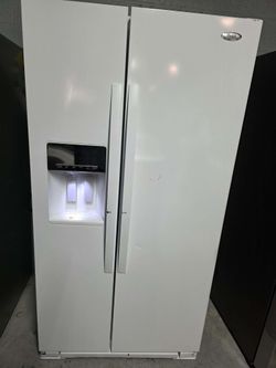 Whirlpool (26 cu.ft.) Refrigerator side by side doors in white with Ice Dispenser.