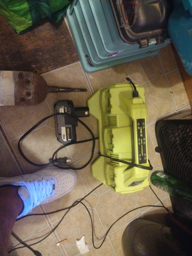 Ryobi 6port Charger And 18 V Lithium Battery