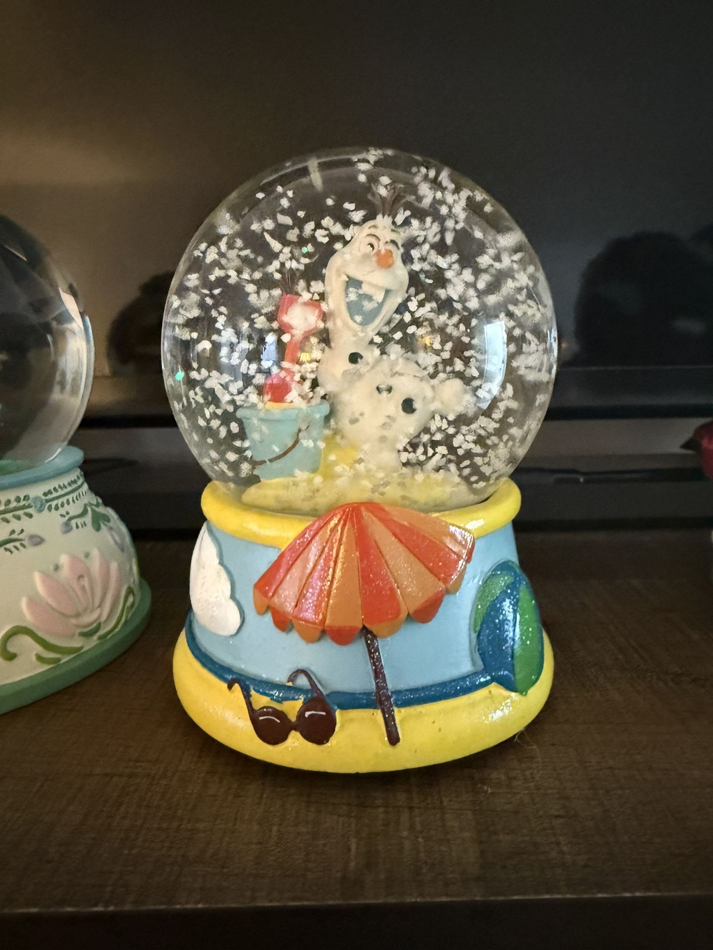 Disneys frozen Olaf Snow Globe