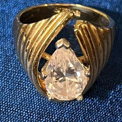 Designer Style Faux Large Solitare Diamond   18Kt Gold Plate Ring Yellow Goldtone Size 9 