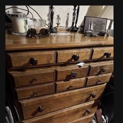 dresser  nice 