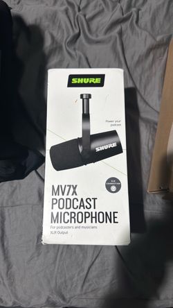 Shure podcast microphone