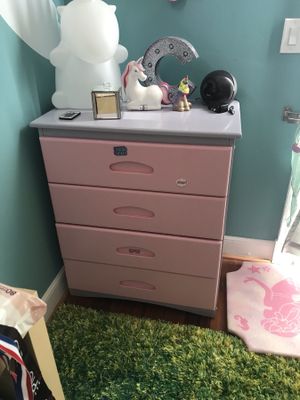Bratt decor Chelsea dresser for Sale in Boca Raton FL ferUp