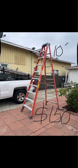 Excellent condition, 10 feet and more sizes available fiberglass ladders 🪜