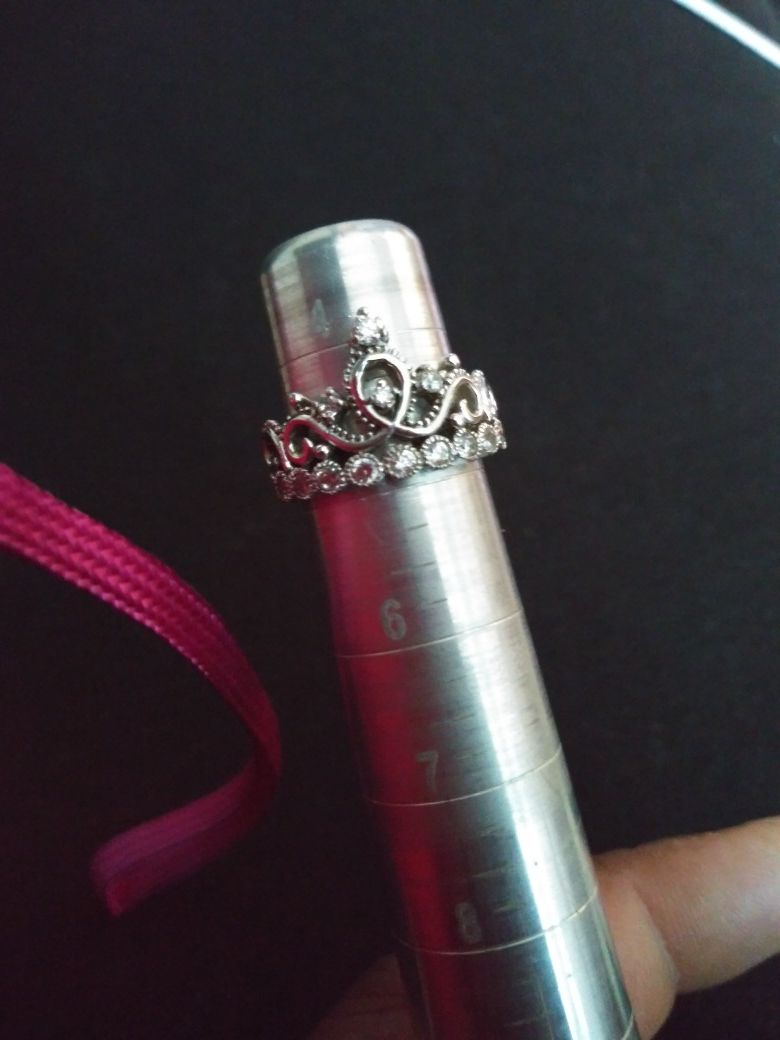 Beautiful .925 tiara ring