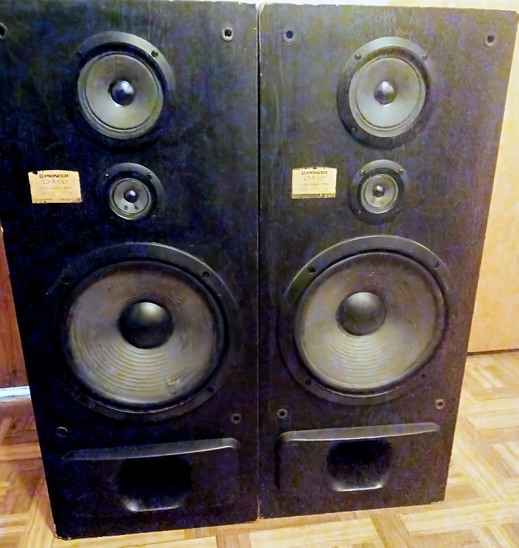 Vintage 3 Way Pioneer Speakers CS-R570