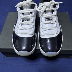 Jordan 11 Retro Low Emerald 2018  Size 8.5