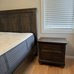 Queen Bedroom Set +FREE Mattress 