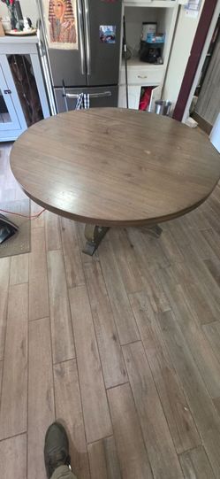 dinning table, no chairs