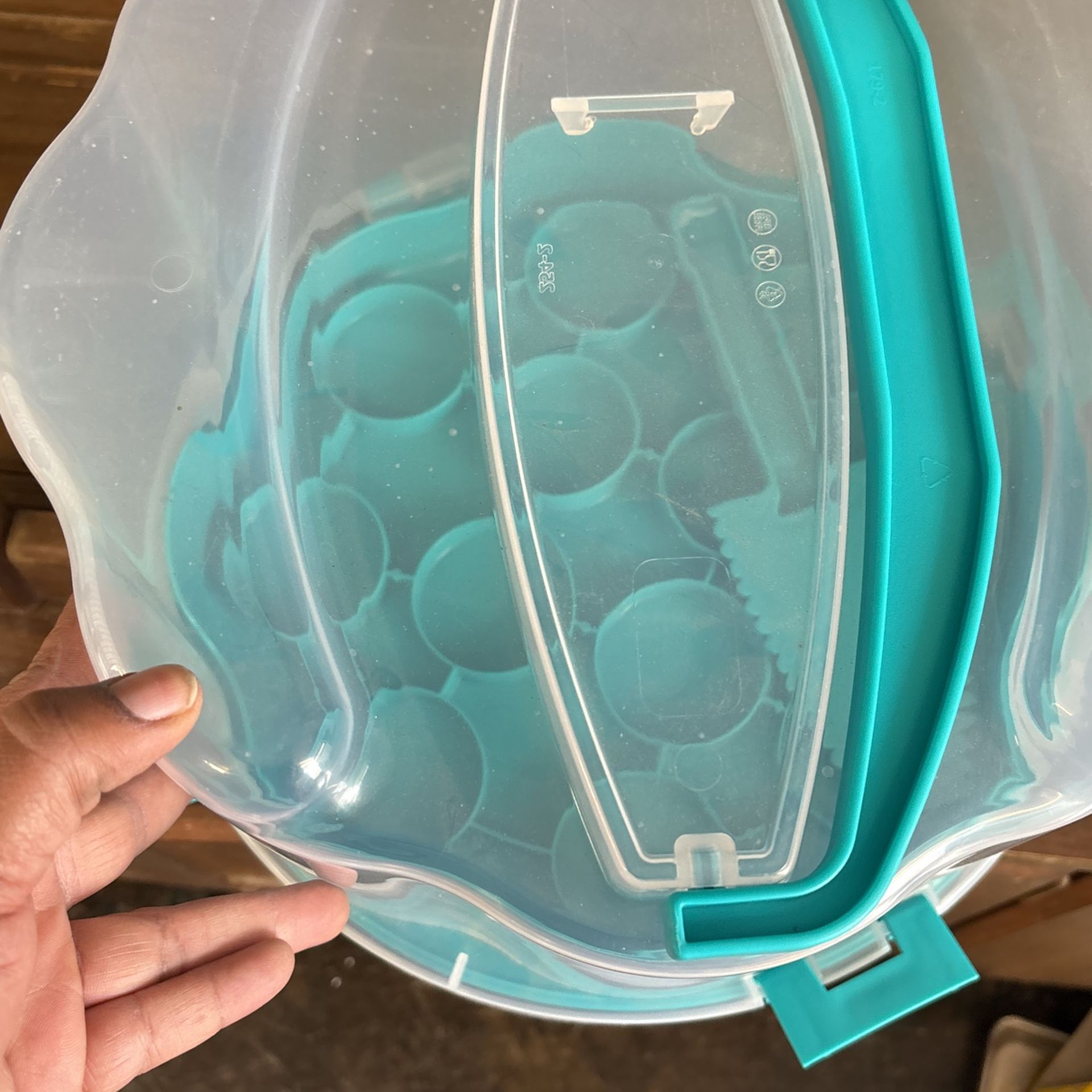 16 Cupcake Holder bucket