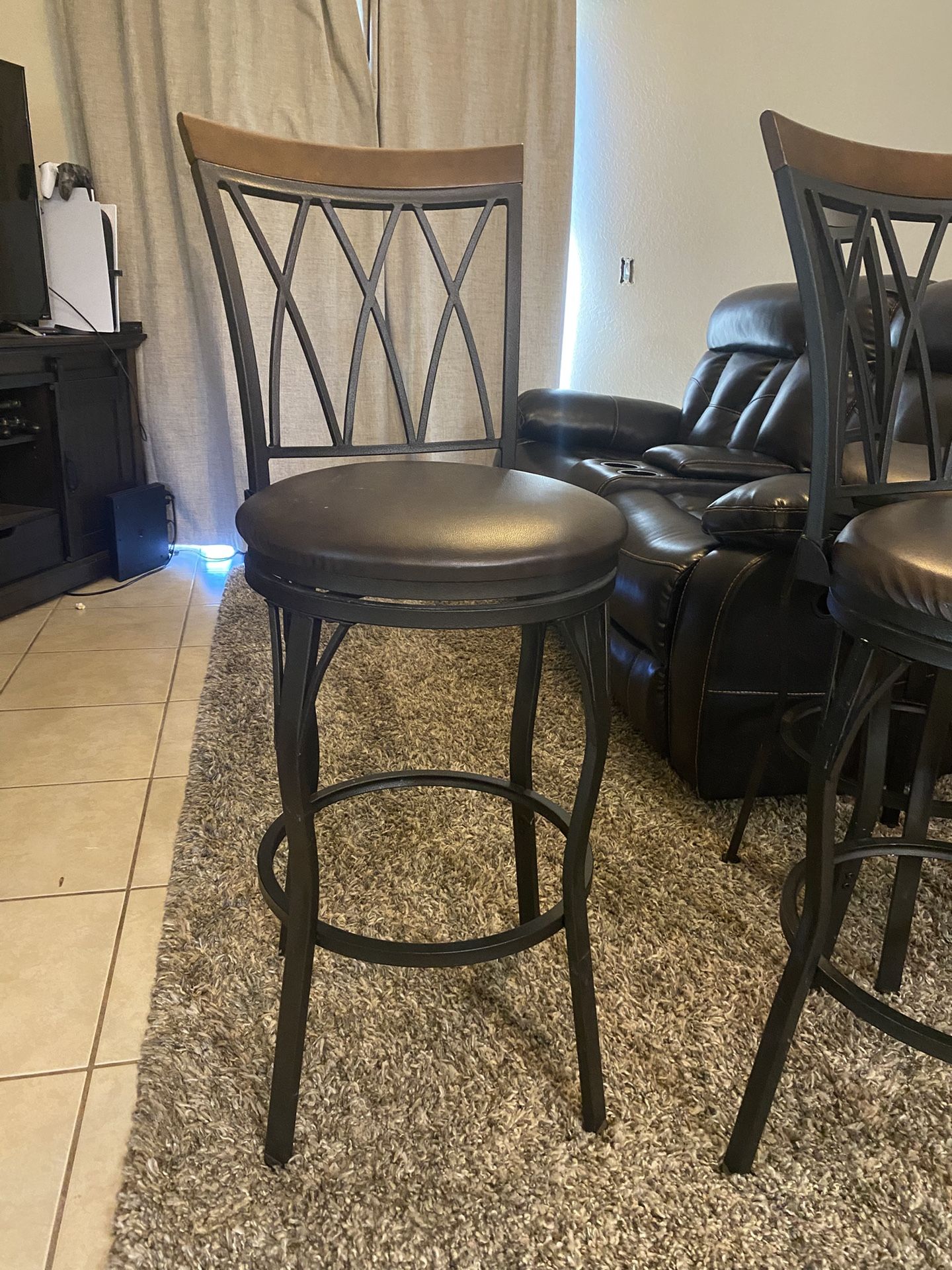 4 Bar Stools In Great Shape. 5 Years Old. 