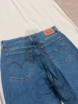 Women’s Levi jeans