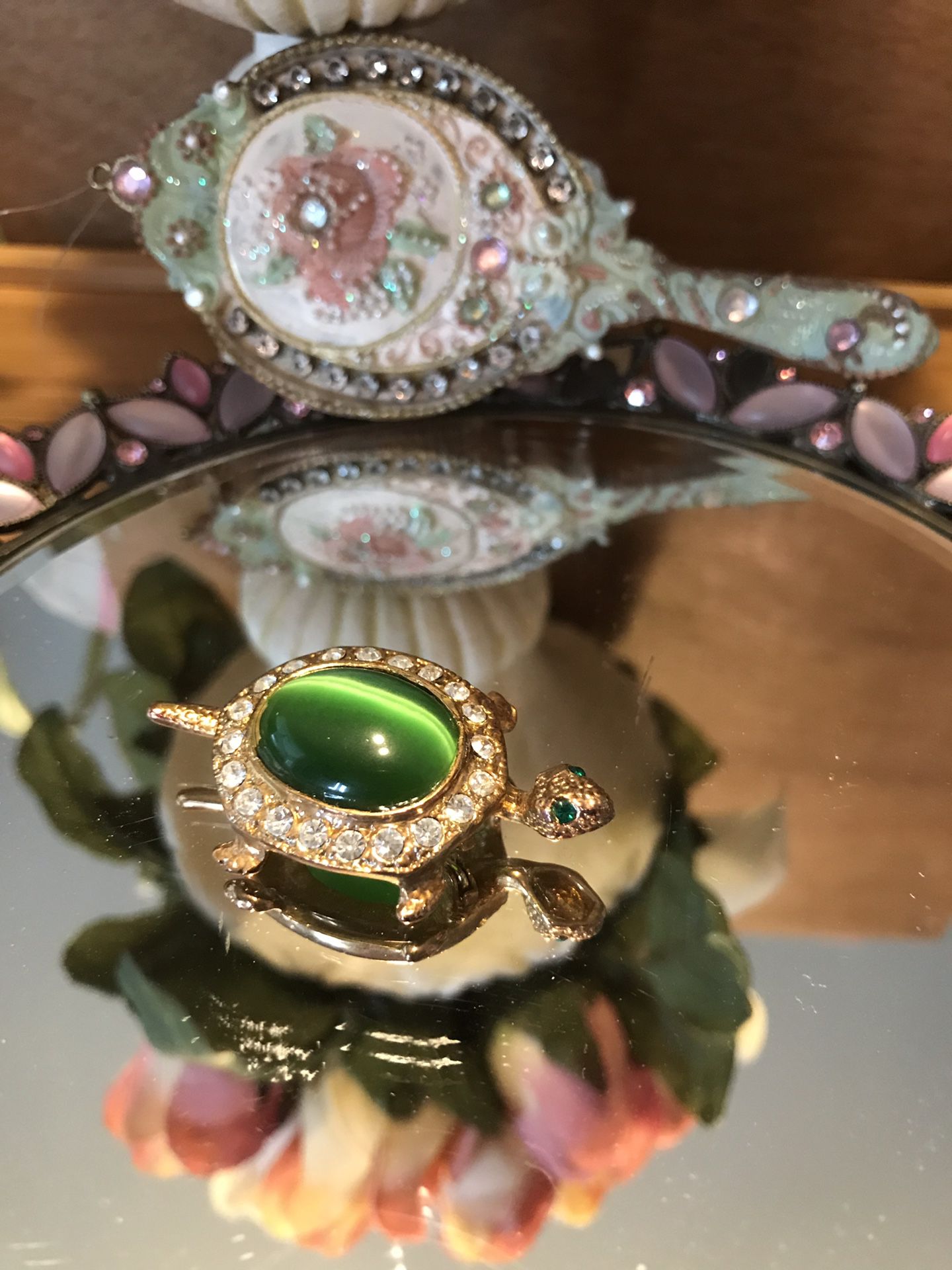 Beautiful!! Gold Turtle Pin/Brooch with big Green Stone in the center with surrounding diamond crystals