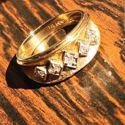 14kt Solid Gold Diamond Ring 