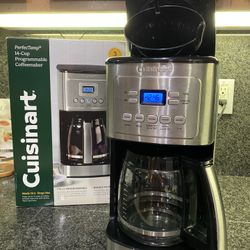 CUISINART 14-CUP PROGRAMMABLE COFFEE MAKER WITH GLASS CARAFE