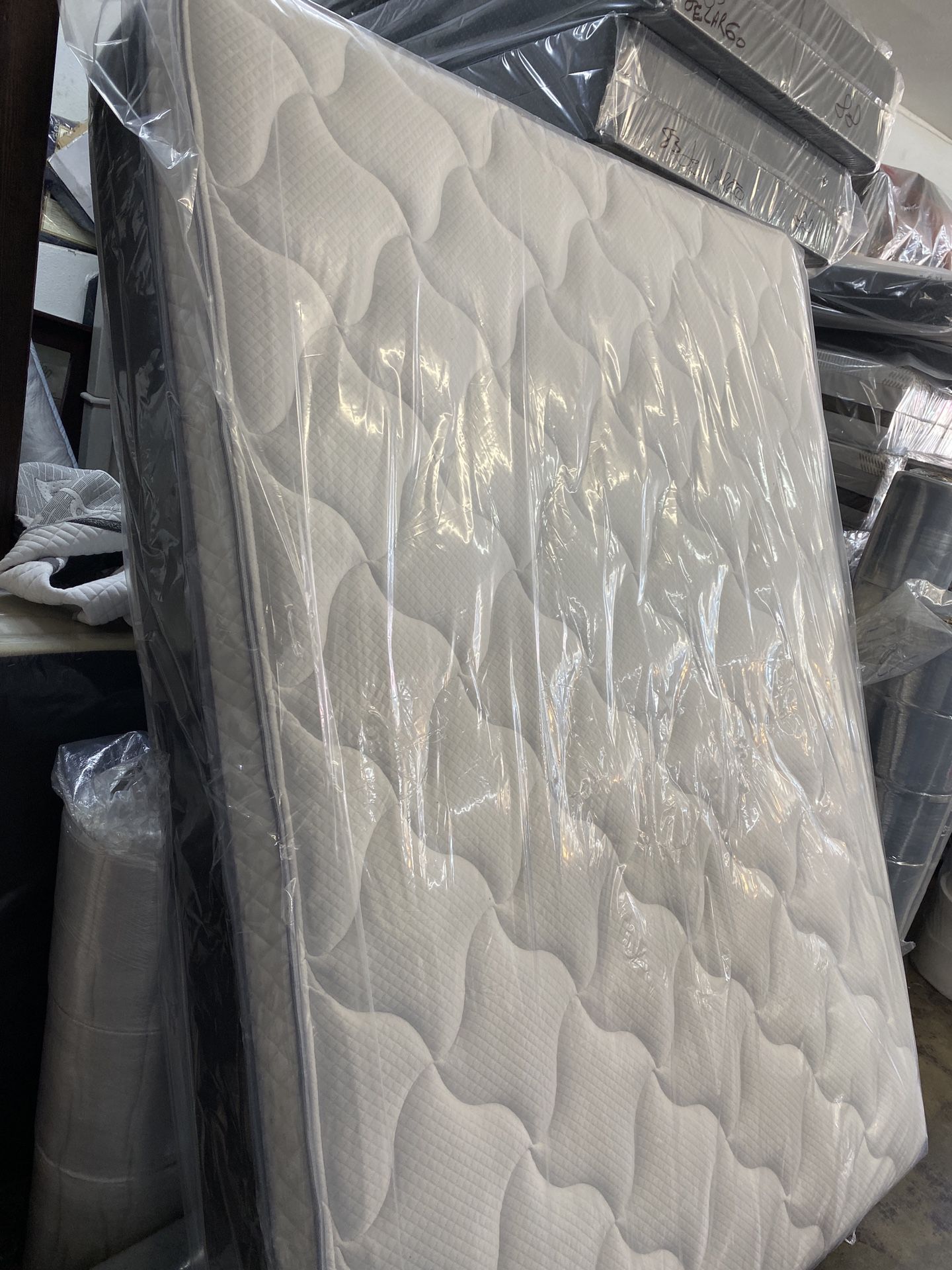 LOCATED IN LOS ANGELES $20 Delivery Fee ‼️ BRAND NEW PILLOW TOP MATTRESSES? COLCHONES NUEVOS PILLOW TOP ? Queen $120 ❌ $180 With Box Spring ?? FU