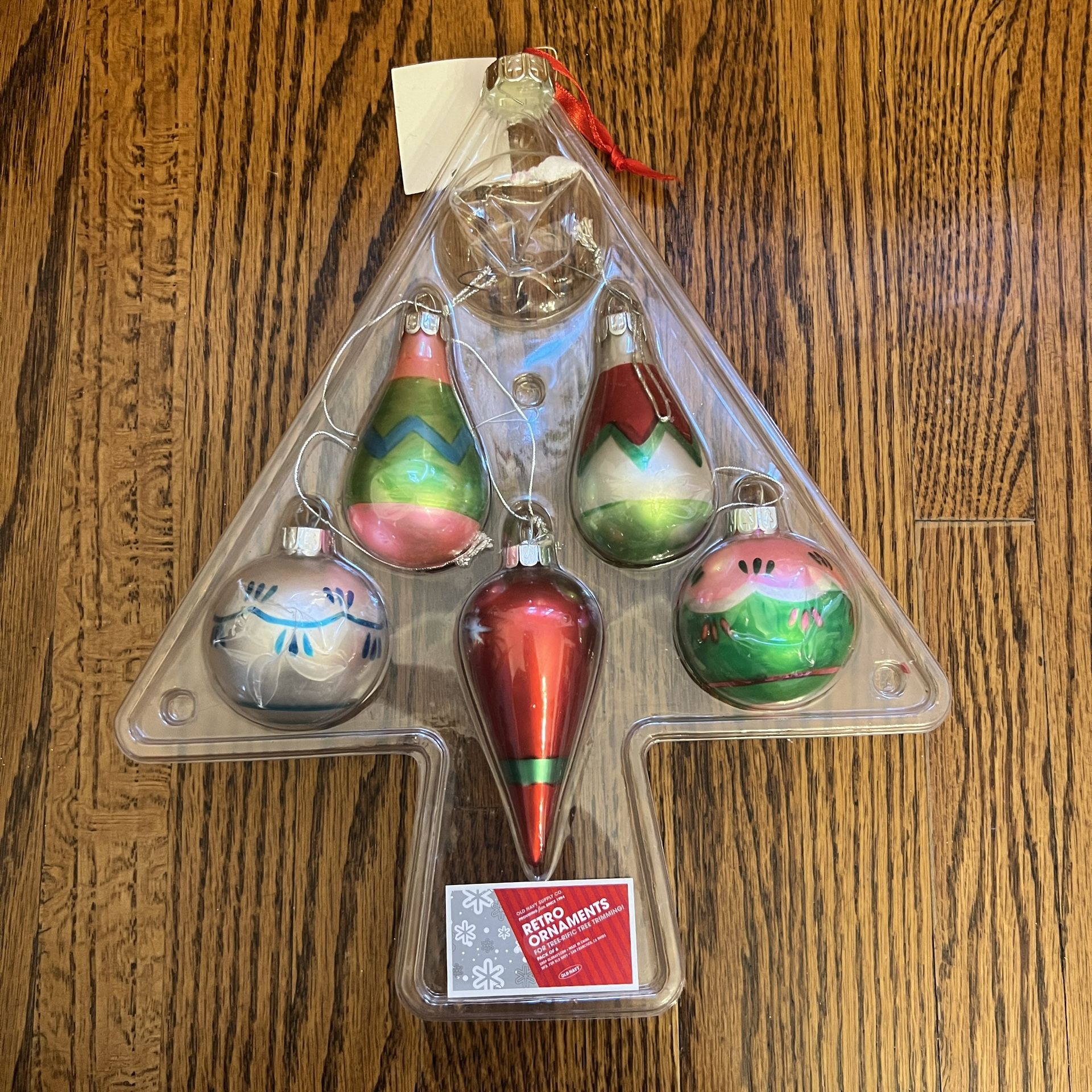 Old Navy Retro Ornaments Set of 5 - should have been 6 but one broke In excellent condition from smoke free / pet free home