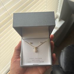 Primrose 18kt Gold Necklace And Earring Set