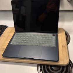 Like New 2024 MacBook Air 13.6 In