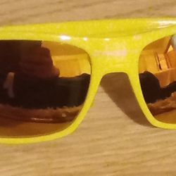 Two Face yellow sunglasses with black O