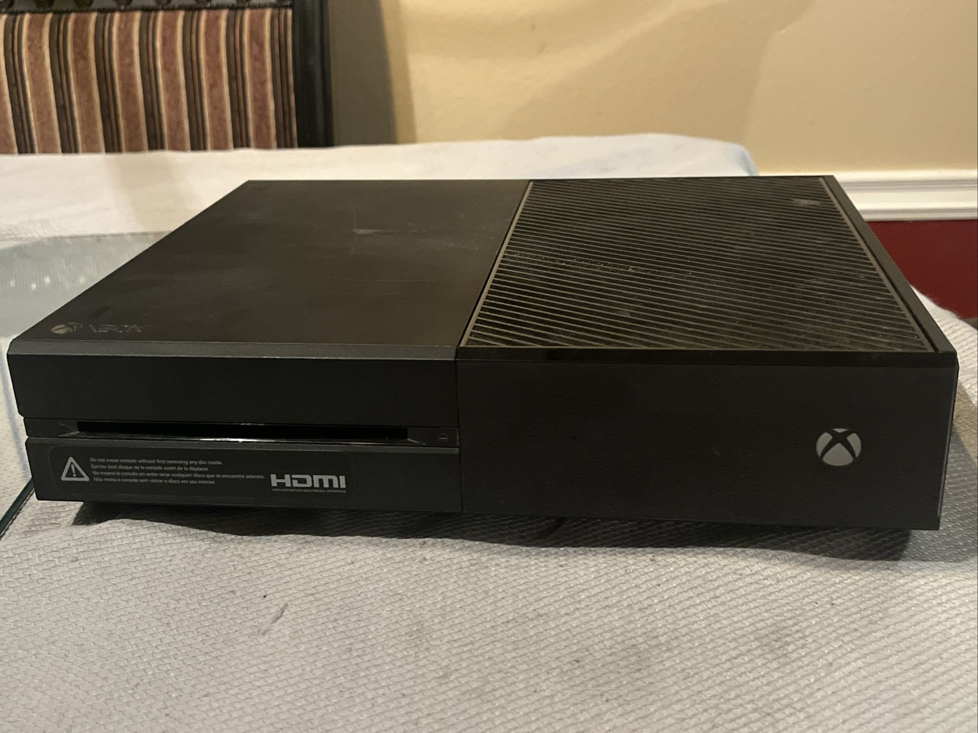 Microsoft Xbox One 500GB Home Console - Black (1540) Console Only (HDMI Problem)