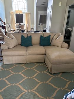 Havertys’ Erin Sofa with Chaise Attached