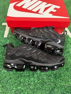 Nike air vapormax plus triple black