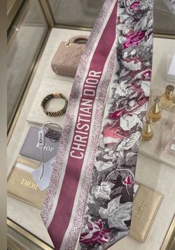 Women silk twilly scarf new with tag authentic