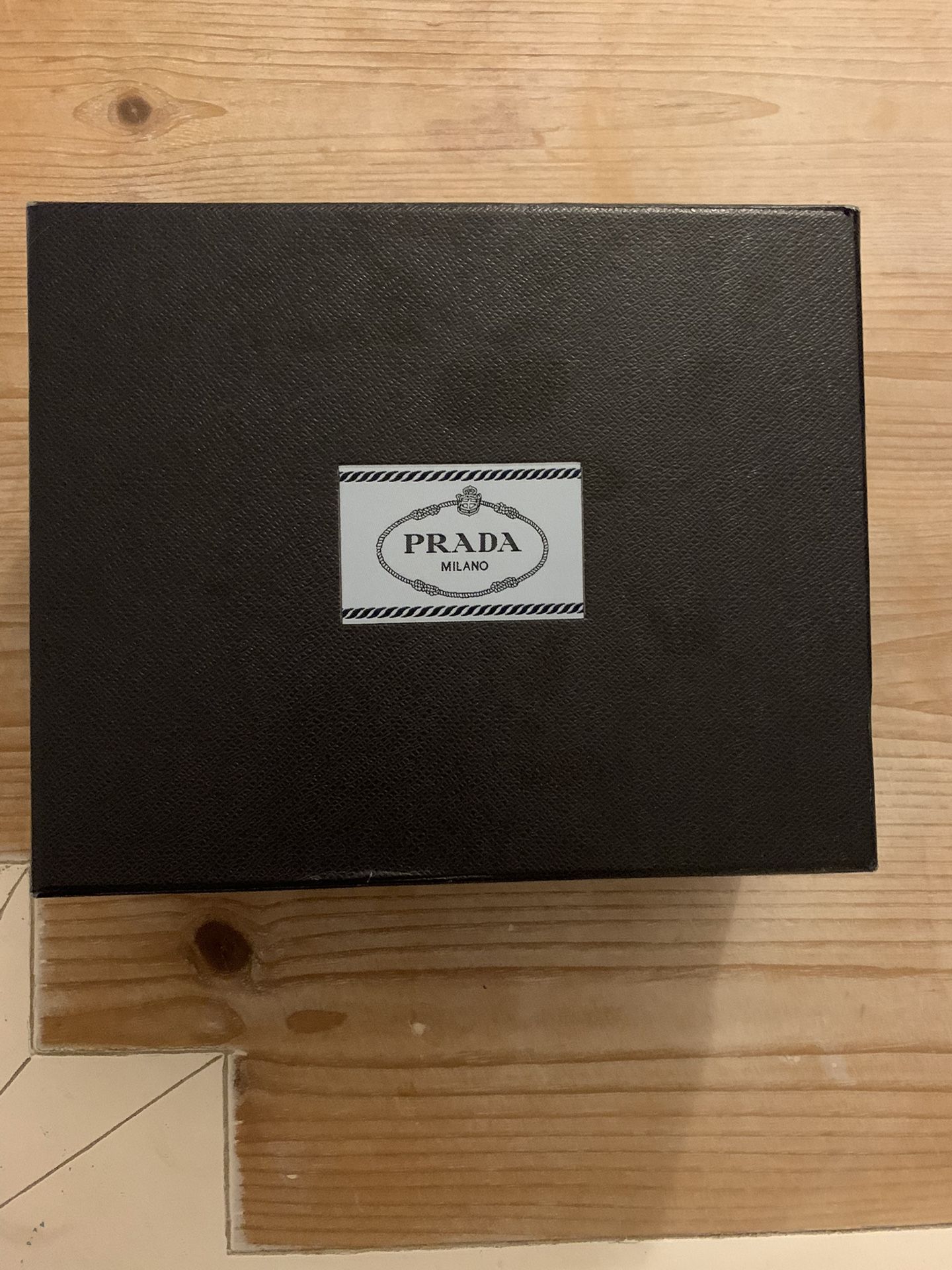 AUTHENTIC CROSSBODY PRADA BAG EXCELLENT CONDITION