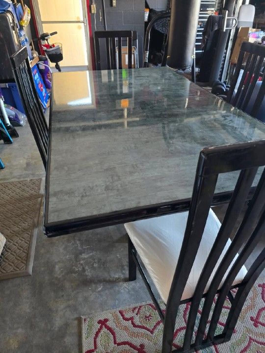 Dinning Table With 4 Chairs