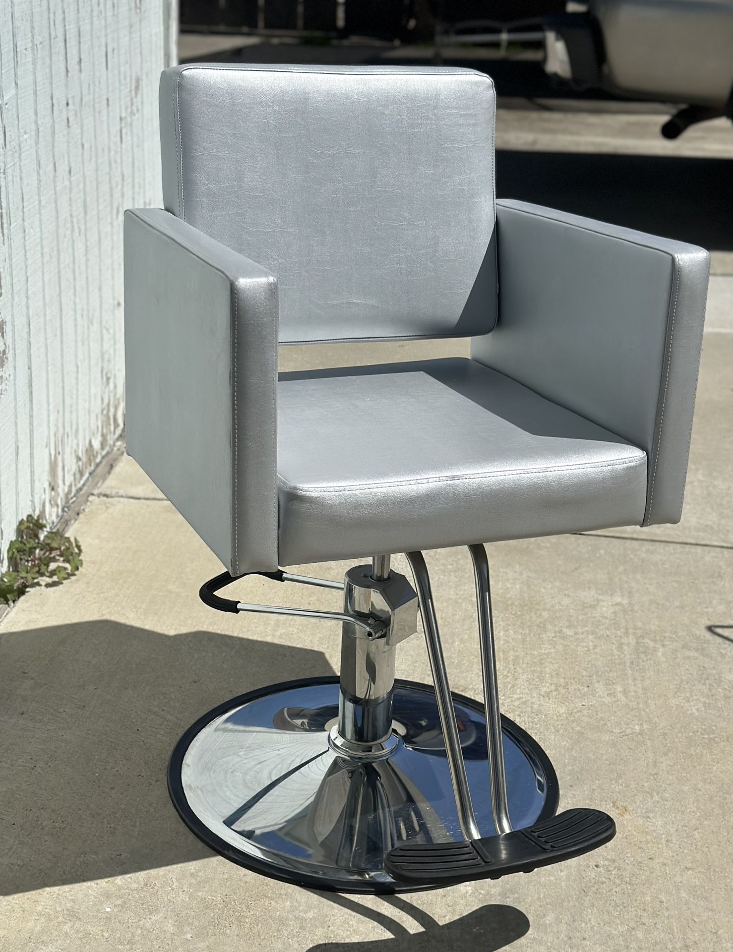 SILVER STYLING CHAIR