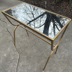 Accent Mirror Table 