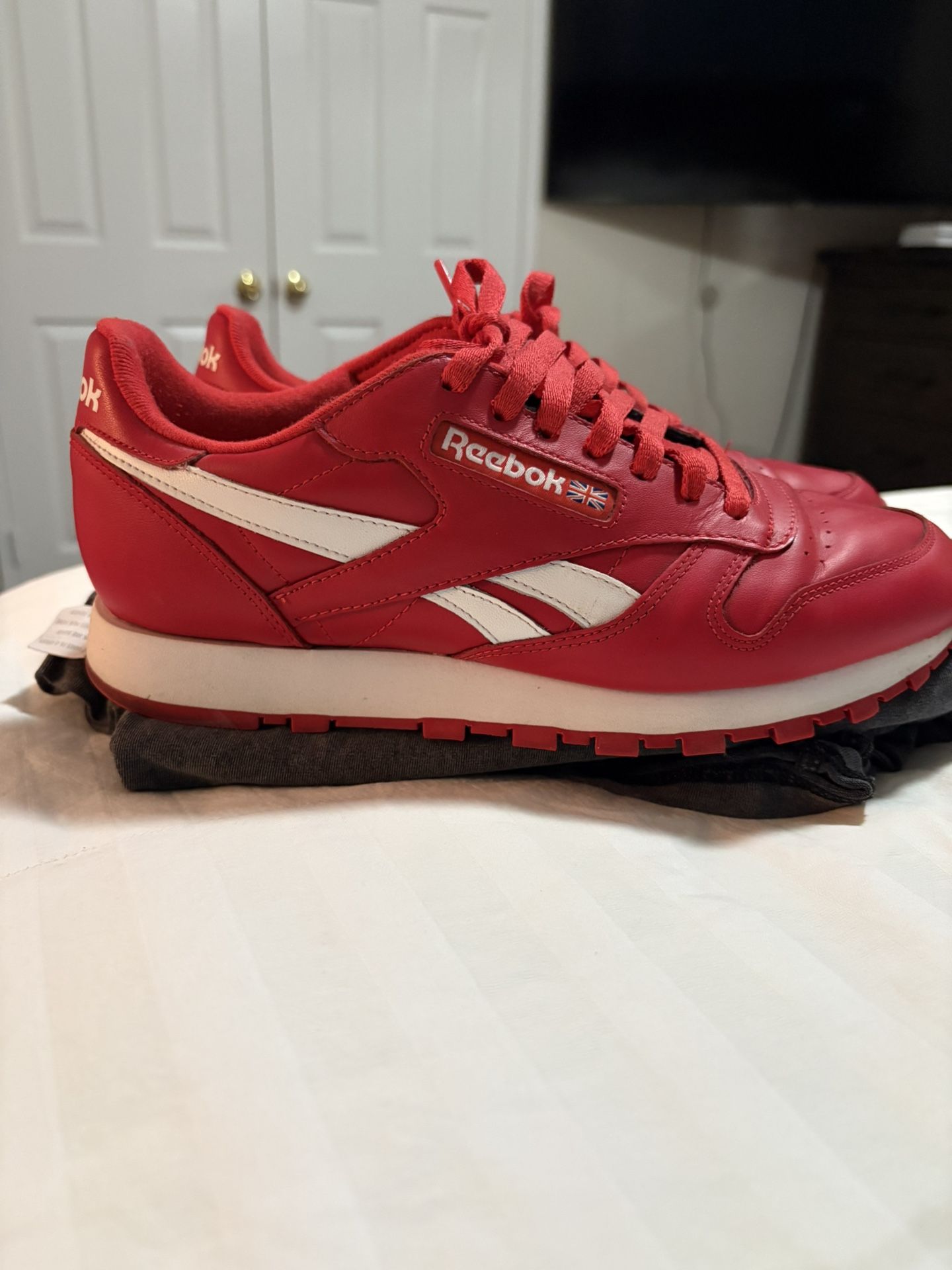 Classic Reebok Size 9 1/2