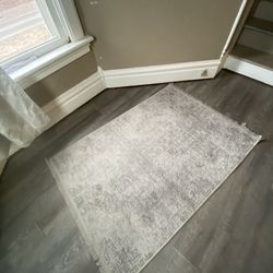 Small Area Rug – Neutral Gray Pattern