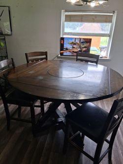 Dining room tables comes with six chairs