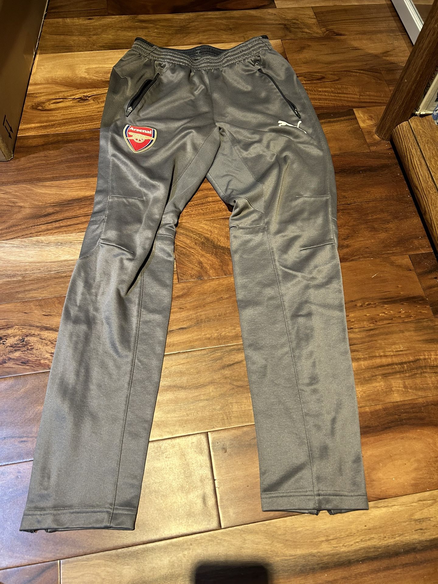 Arsenal Puma Athletic Pants (size Small)