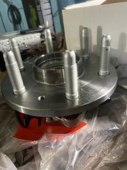 wheel hub for 2002 escalade 