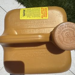 Like new 2.5 gallon chlorine jug only. Only msg when ready to pick up. If it’s posted it’s available