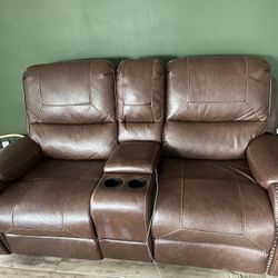 Leather loveseat recliner