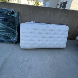 Twin mattresses 