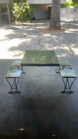 Picnic table foldable