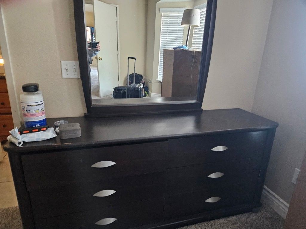 Dresser