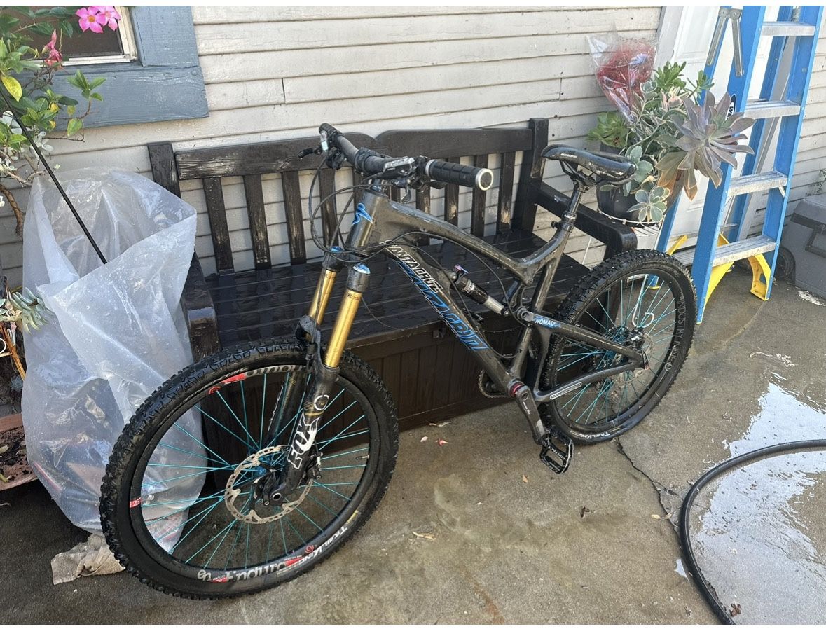 Santa Cruz Nomad Carbon Mountain Bike Need Gone Asap OBO