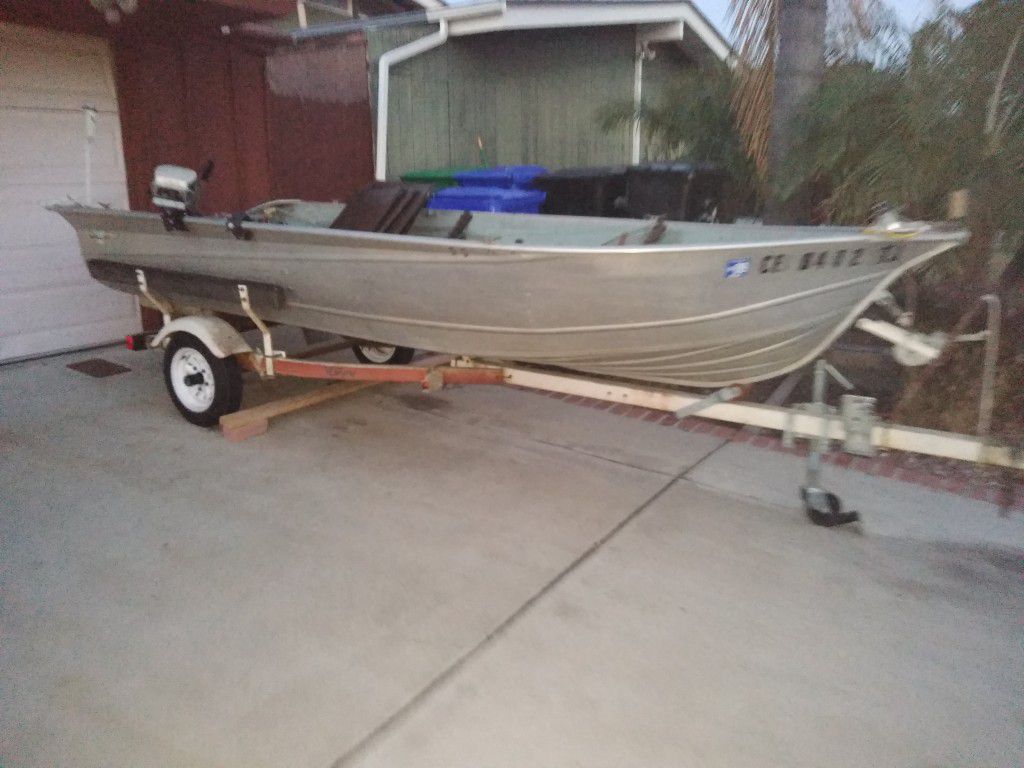 18' Nitro Bass Boat Mercury 150 EFI Clean Low Hour Shiny Gelcoat. for Sale  in San Diego, CA - OfferUp