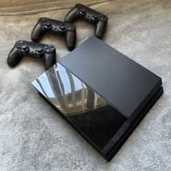 PS4 with 3 controllers 