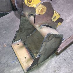 Mini Excavator Bucket 18” 